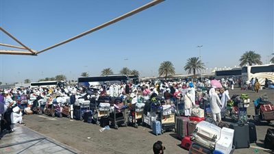 طلب إحاطة بشأن تكدس المعتمرين المصريين في مطار جدة