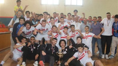 مرتضى منصور يهنئ يد الزمالك 2004 ببطولة دوري مرتبط المحترفين