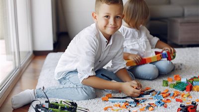 يزيد من ذكاء الطفل ويقلل العنف.. 9 فوائد للعلاج بالألعاب