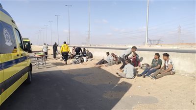 إصابة سائق و6 عمال إثر تصادم سيارتين نقل ببني سويف 