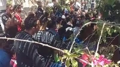 انهيار الأم.. أهالي بورسعيد يشيعون جثمان شاب قتل غدرًا على يد بلطجي | بث مباشر