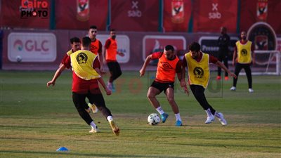 الأهلي يختتم تدريباته استعدادًا لمباراة وفاق سطيف
