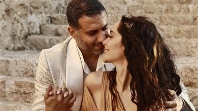 عمرو عبد العزيز يهاجم منتقدي حفل زفاف محمد فراج وبسنت شوقي: لتقل خيرا أو لتصمت 