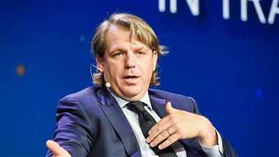 مالك تشيلسي يتواجد في كتالونيا للاجتماع مع إدارة برشلونة.. فيديو