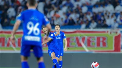 الهلال يقلب تأخره أمام ضمك إلى فوز 4-2 في الدوري السعودي