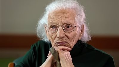 كابوس الحرب لا ينتهي.. منظمة خيرية تساعد الناجين من الهولوكوست الأوكرانيين للفرار من الهجوم الروسي