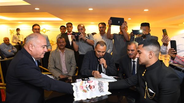 محافظ قنا وكيلا عن