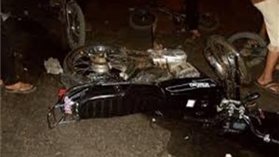 إصابة 3 أشخاص في تصادم سيارة مع دراجة بخارية ببني سويف 