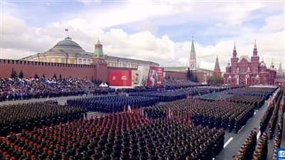 دماء الأطفال الأوكران وأهاليهم على أيديكم.. اختراق التليفزيون الروسي قبل بث مراسم احتفال بوتين بيوم النصر