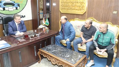 محافظ المنوفية يلتقي وفدًا من أهالي قرية نادر لبحث مطالبهم