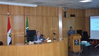 محافظ المنيا يناقش مشروعات مياه الشرب والصرف الصحي داخل قرى حياة كريمة