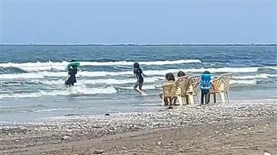 شواطئ بورسعيد خالية من المواطنين.. وانخفاض درجات الحرارة ونشاط الرياح بـ مطروح | فيديو