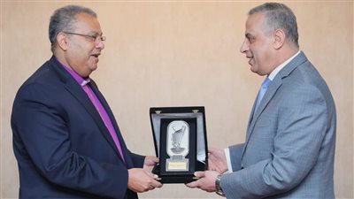 رئيس الطائفة الإنجيلية: العمل بإيجابية يحقق أهداف التنمية ويسهم في تحسين حياة المواطنين 
