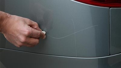 القبض على عاطل متهم بتجريح السيارات بالغردقة 