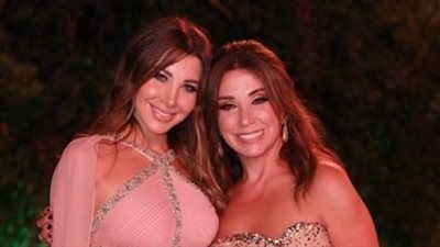 مين فيهم الأم؟.. والدة نانسي عجرم تشعل السوشيال ميديا من قبرص