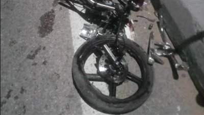 مصرع شخص وإصابة أخر إثر حادث تصادم دراجة بخارية وسيارة ربع نقل بأسوان