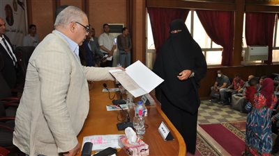 القوى العاملة تسلم 3106 وثيقة تأمين ضد الحوادث للعمالة غير المنتظمة بكفر الشيخ