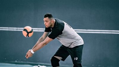 محمد عادل لاعب طائرة الأهلي: مواجهة فاب الكاميروني صعبة بالبطولة الإفريقية للأندية