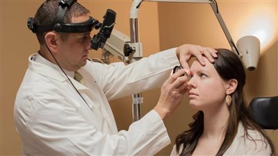 بعد وفاة مارينا صلاح.. خطورة أشعة الصبغة على العين وكيفية تجنبها