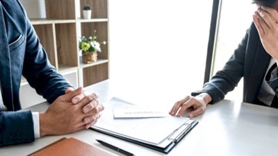 تقرير حكومي: شركات خاصة تستغني عن موظفين بعد انخفاض المبيعات 