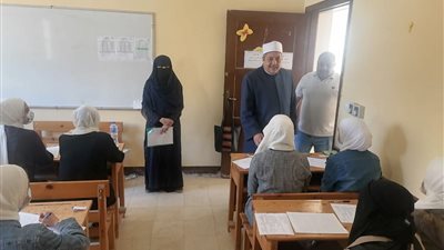 وكيل المعاهد الأزهرية يتابع امتحانات صفوف النقل: ستجدونا في كل مكان | صور