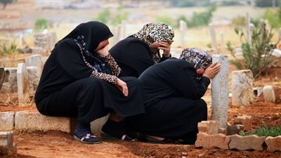 حكم زيارة القبور للنساء كل أسبوع.. 8 شروط لابد الالتزام بها