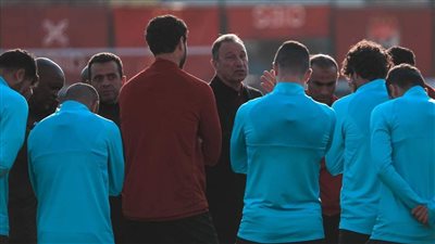 الخطيب للاعبي الأهلي: لم نتأهل بعد.. والحديث عن ملعب النهائي مرفوض