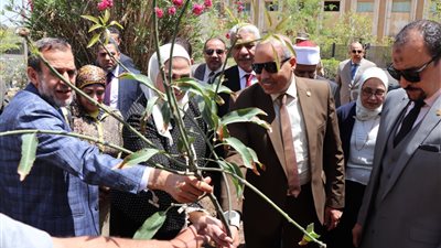 إنشاء ميدان للشهداء داخل جامعة الأزهر.. ووزيرة التضامن تغرس أشجاره بيديها