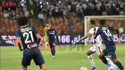 غضب جماهير الزمالك وهجومهم على اللاعبين بعد الخسارة بهدفين أمام إنبي | بث مباشر