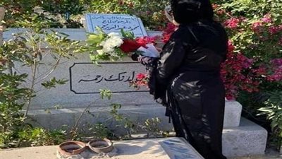 حكم زيارة القبور للنساء.. الحائض والعدة