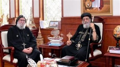 البابا تواضروس الثانى يستقبل كاهن كنيسة ستراسبورج في فرنسا