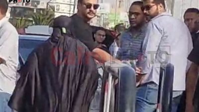 انتهاء مراسم تشييع جنازة شقيقة الفنان الراحل خالد صالح| صور