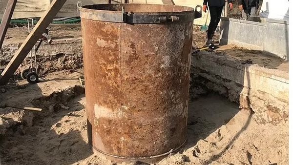 العثورعلى علبة بعمق