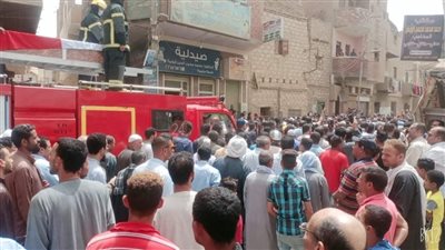 المئات يشيعون جثمان اللواء أحمد محيي بالمنيا بعد وفاته عقب مطاردة مستريح أسوان