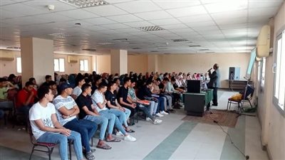 إقبال متزايد من الطلاب على المشروع القومي للقوافل التعليمية بسوهاج| صور