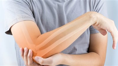 استشاري عظام يكشف عن مخاطر السمنة على المرضى