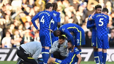 إصابة قوية لنجم تشيلسي في مباراته أمام ليدز بالدوري الإنجليزي الممتاز