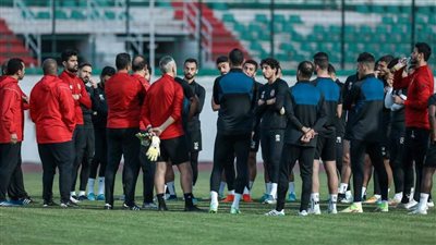 دوري أبطال إفريقيا| موسيماني يحاضر لاعبي الأهلي قبل انطلاق المران الثاني في الجزائر