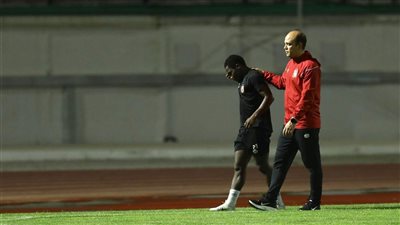 إصابة ميكيسوني بمران الأهلي قبل مواجهة وفاق سطيف.. والسولية يبدأ الجري حول الملعب 