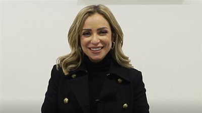 ريم البارودي تثير الجدل بصورة دبلة ويد رجل