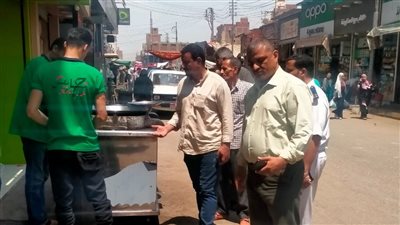 26 محضر مخالفات وإزالة فورية لـ 52 حالة تعدٍ على الطريق بالمنوفية