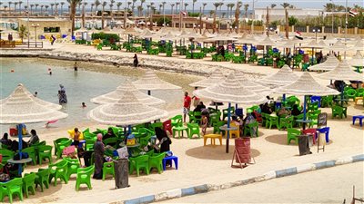 توافد المواطنين على شواطئ الغردقة خلال العطلة الأسبوعية | صور