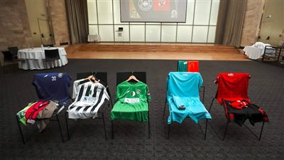 الأهلي بالزي الأحمر والشورت الأسود أمام وفاق سطيف بإياب نصف نهائي دوري أبطال إفريقيا