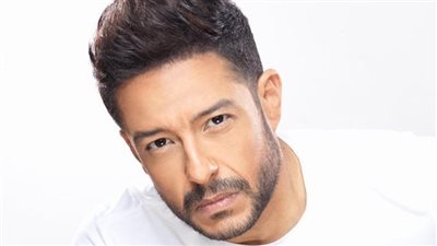 محمد حماقي يعلن تأجيل حفله بالكويت بسبب وفاة الشيخ خليفة بن زايد