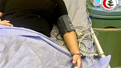 وفد نقابة الأطباء: قمنا بزيارة الطبيب المعتدى عليه بالقاهرة الجديدة.. ووجدناه غير مقيد عند وصولنا