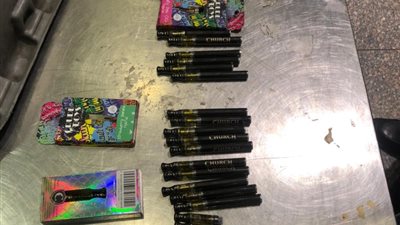 جمارك مطار القاهرة الدولي تضبط محاولة تهريب عدد من مستلزمات السجائر الإلكترونية المعبأة بزيت الماريجوانا المخدر