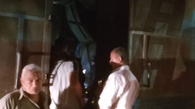 إصابة شخص في حريق مخزن صاج بـ بنها | صور