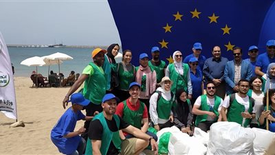وزارة البيئة تشارك الاتحاد الأوروبي في حملة لتنظيف شاطئ السرايا بالإسكندرية 