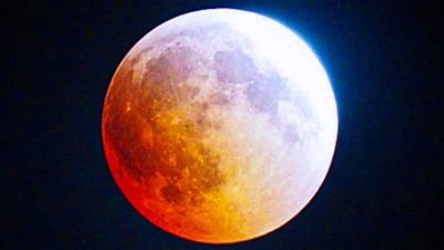 ما الدعاء الذي يقال عند خسوف القمر؟.. اللهم اجعله رحمة منك