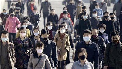 بعد مرور عامين من الإغلاق الصارم.. كوريا الشمالية تتخذ إجراءات سريعة لوقف تفشي كورونا بسبب بوفاة 42